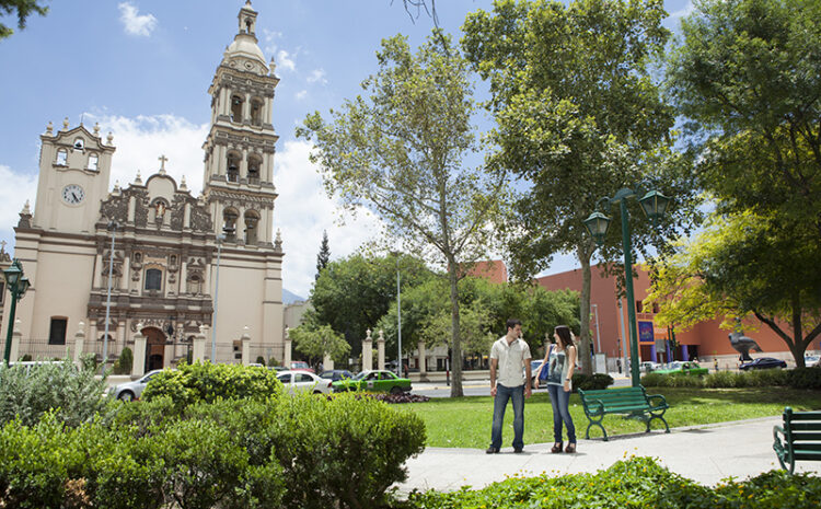 Macroplaza-y-Catedral-de-Monterrey.jpg
